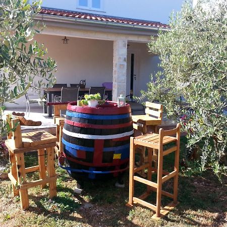Holiday Home Hrast Debeljak Экстерьер фото