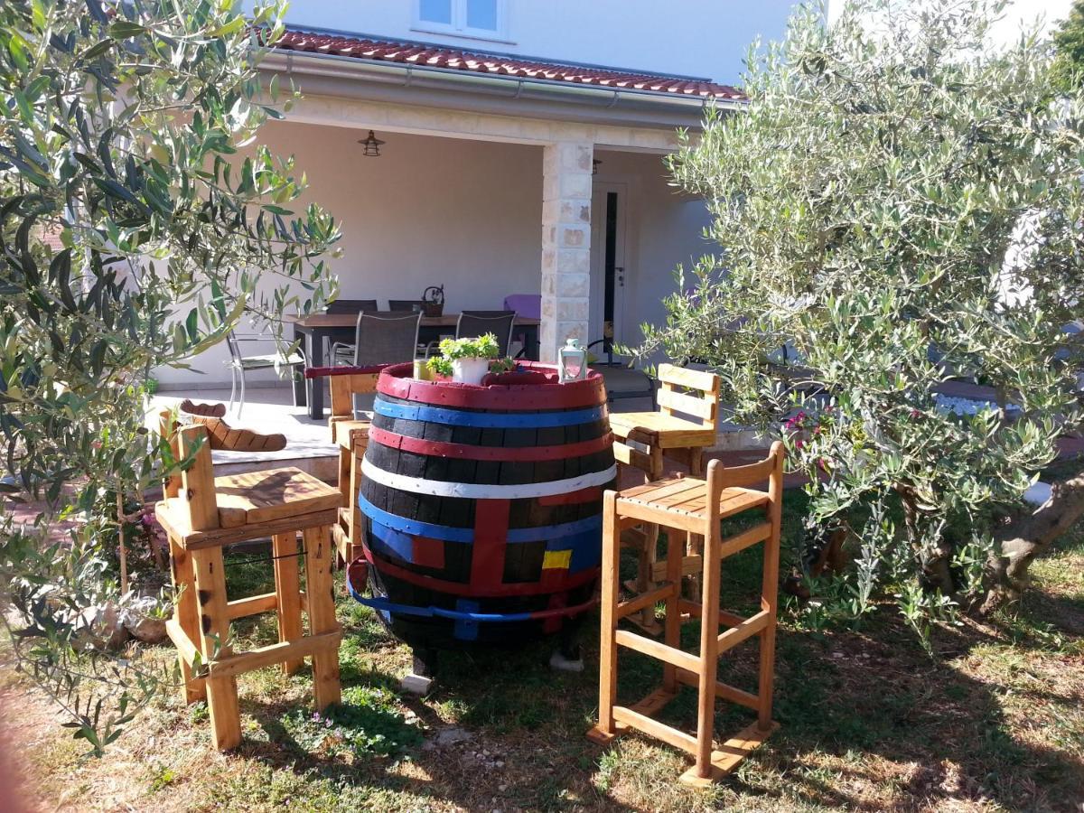 Holiday Home Hrast Debeljak Экстерьер фото