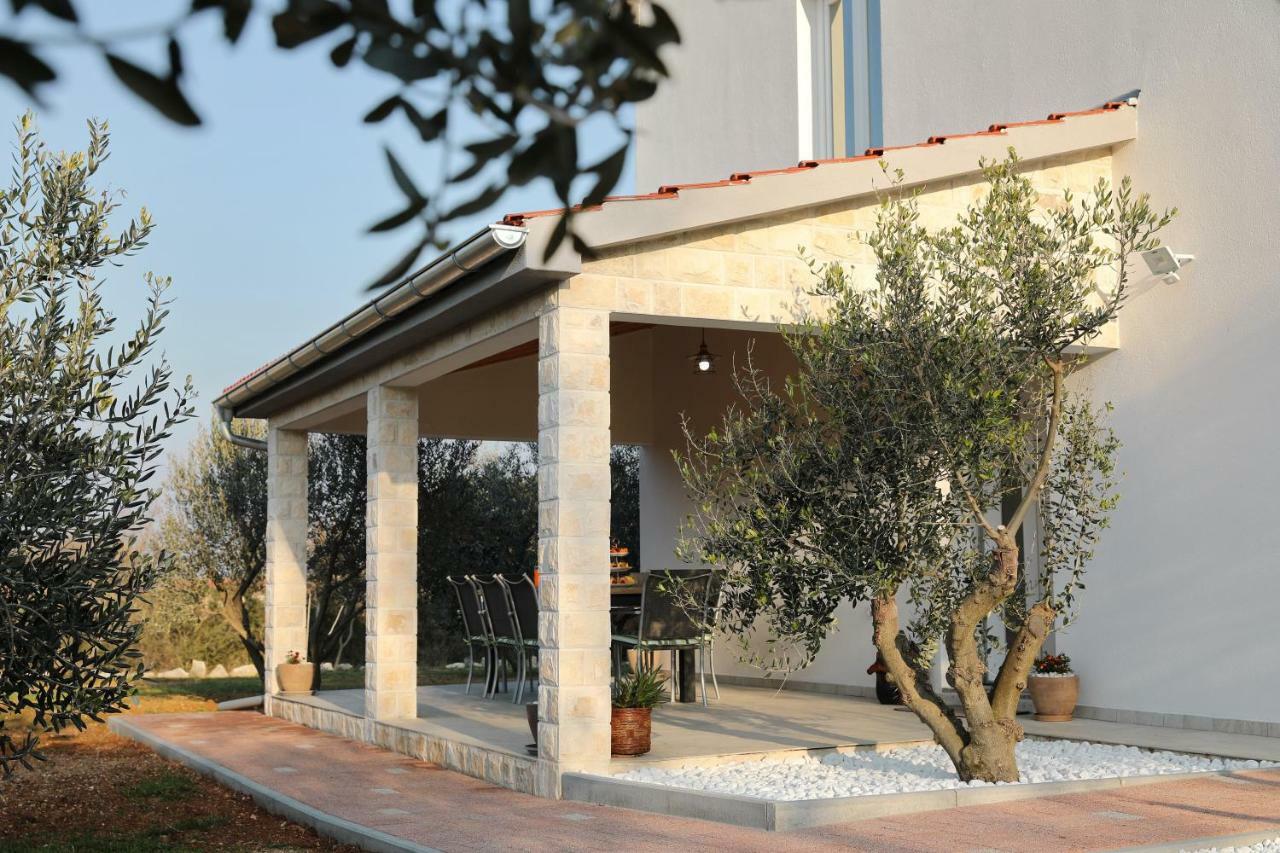 Holiday Home Hrast Debeljak Экстерьер фото