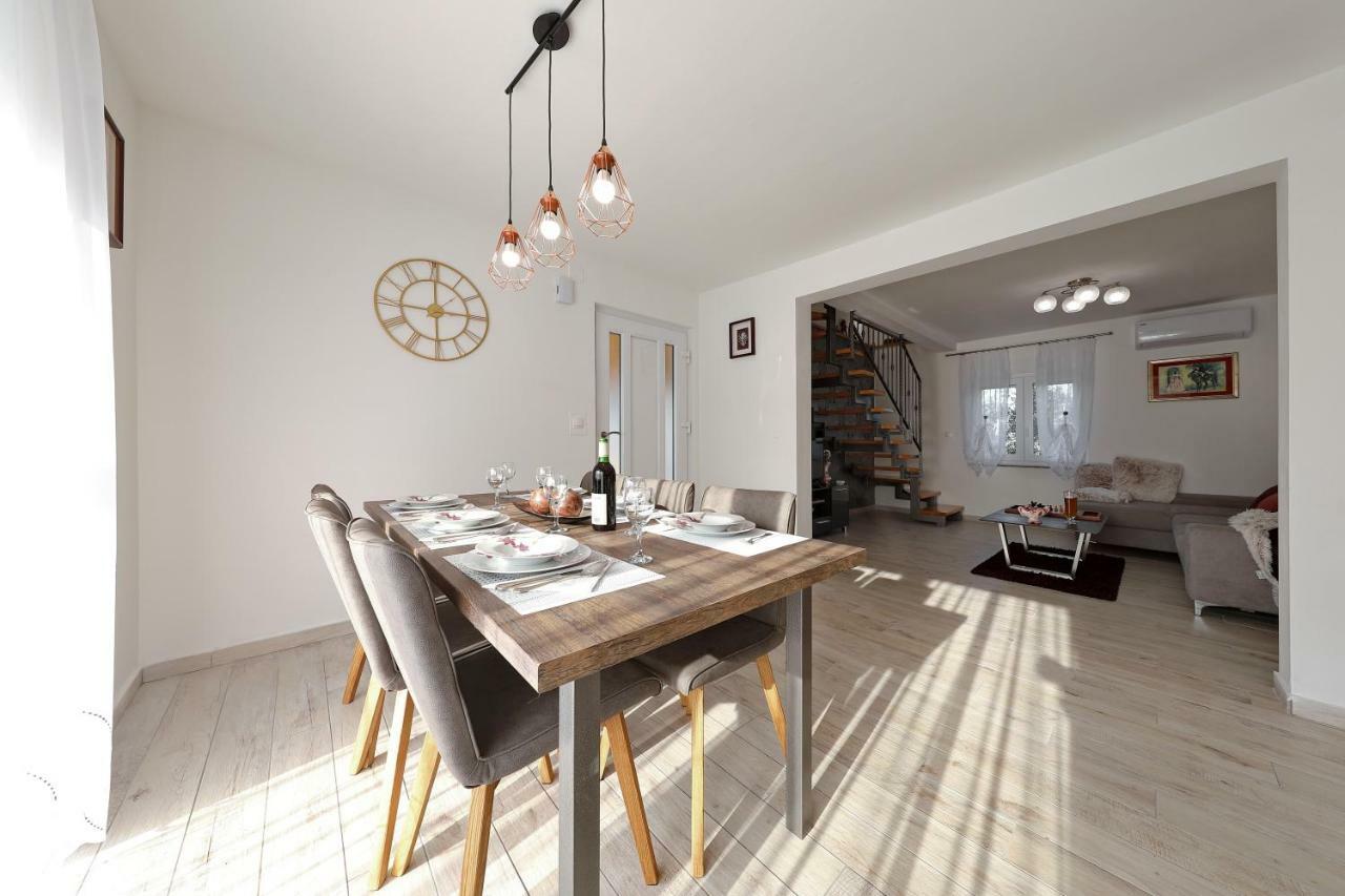 Holiday Home Hrast Debeljak Экстерьер фото