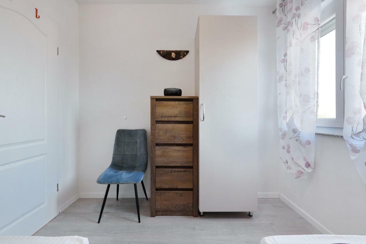 Holiday Home Hrast Debeljak Экстерьер фото