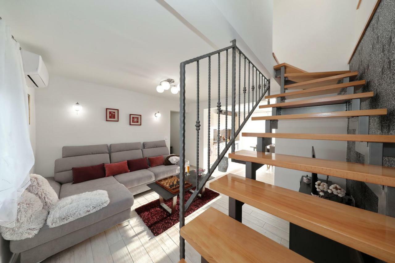 Holiday Home Hrast Debeljak Экстерьер фото