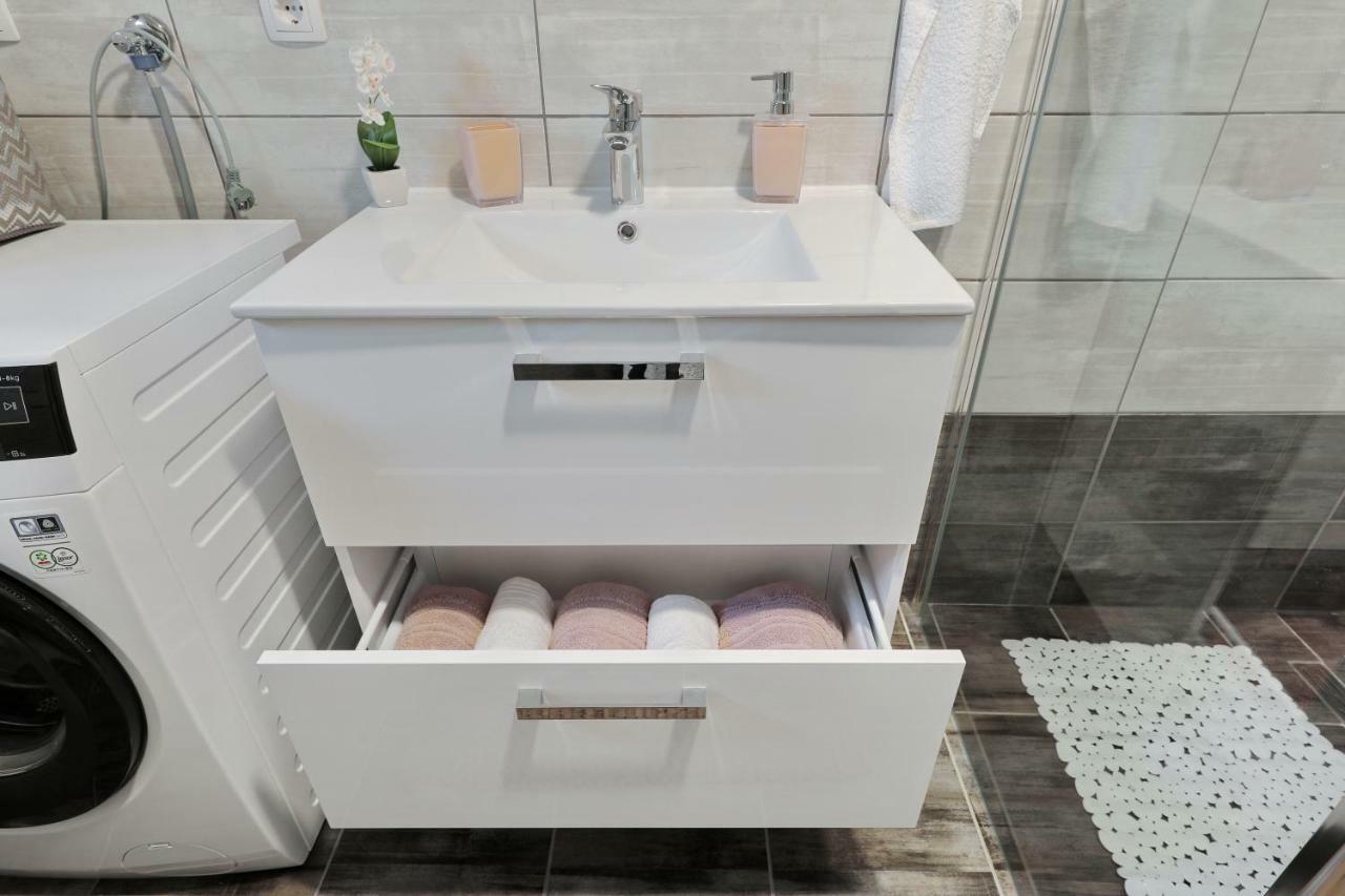 Holiday Home Hrast Debeljak Экстерьер фото
