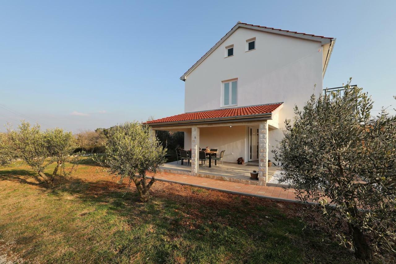 Holiday Home Hrast Debeljak Экстерьер фото