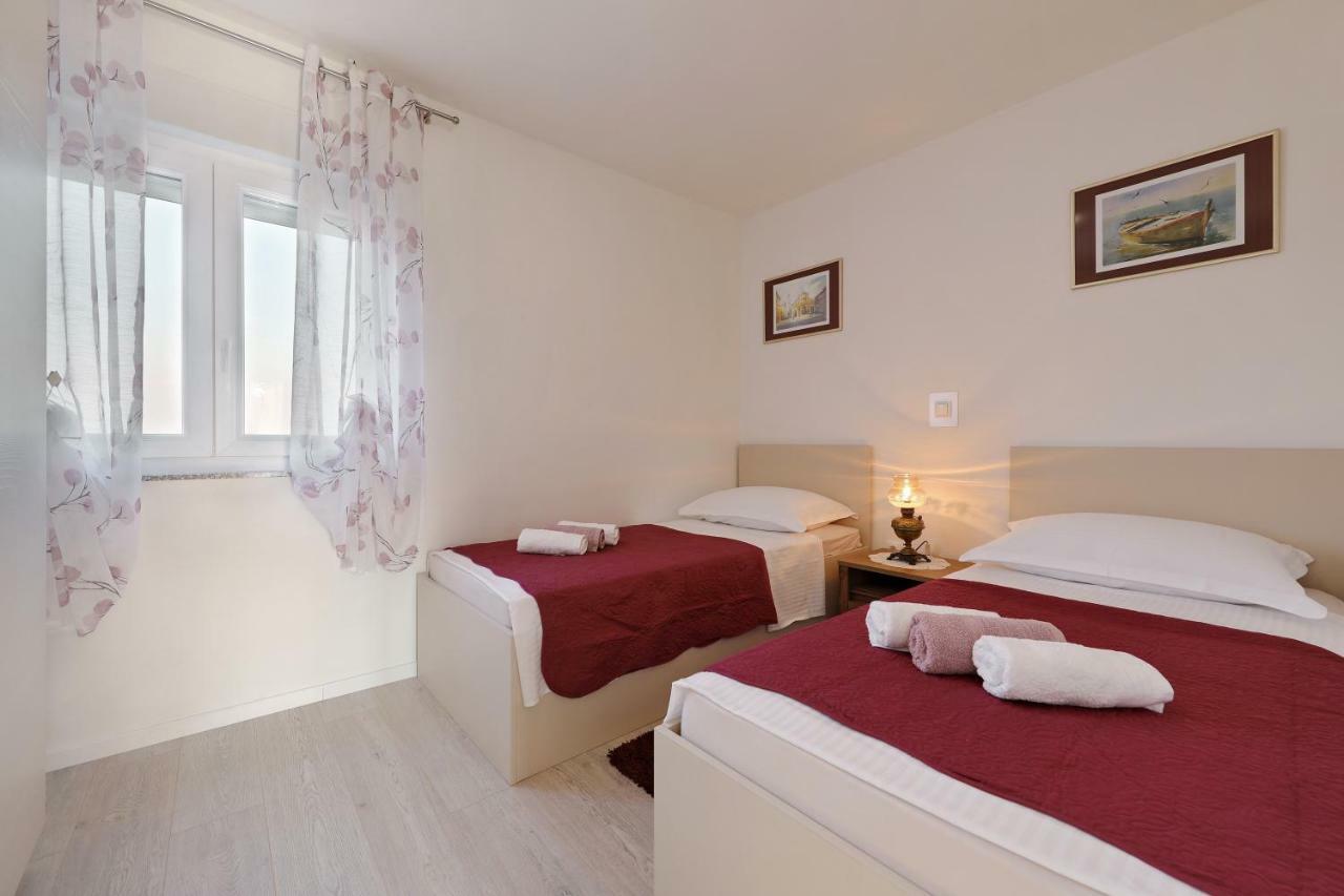 Holiday Home Hrast Debeljak Экстерьер фото