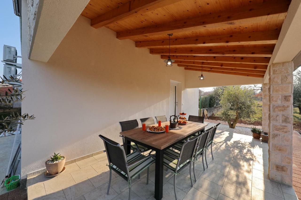 Holiday Home Hrast Debeljak Экстерьер фото