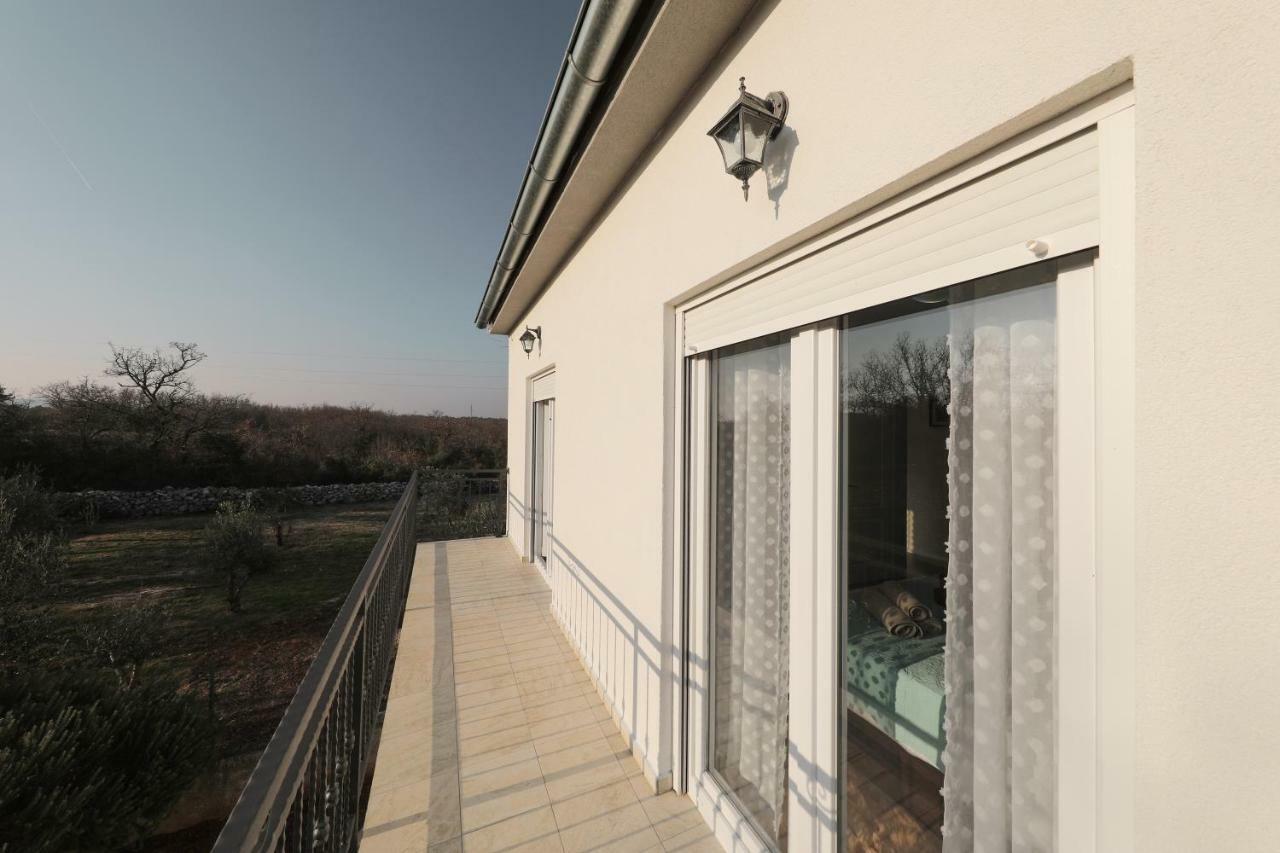 Holiday Home Hrast Debeljak Экстерьер фото